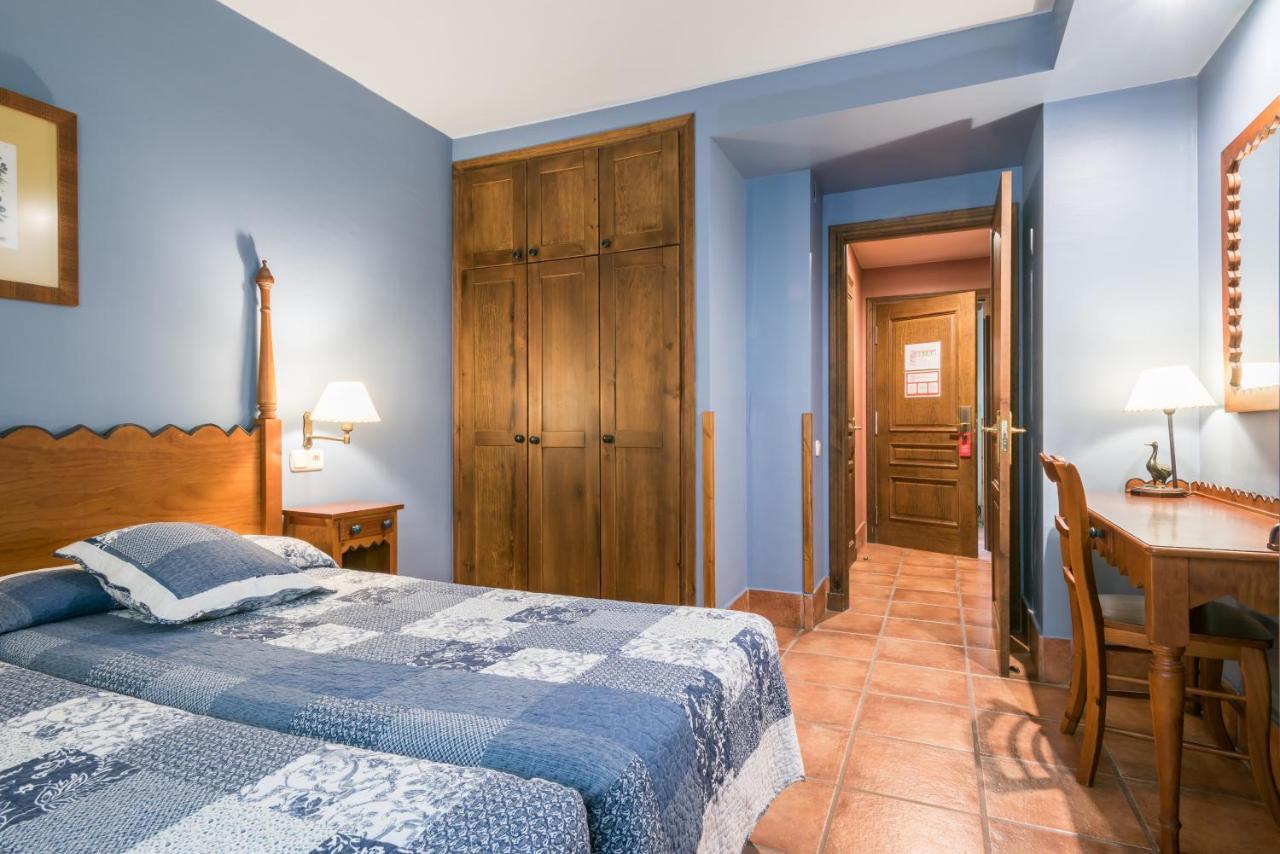 Apartment access to swimming pool,1025426440:JPEG