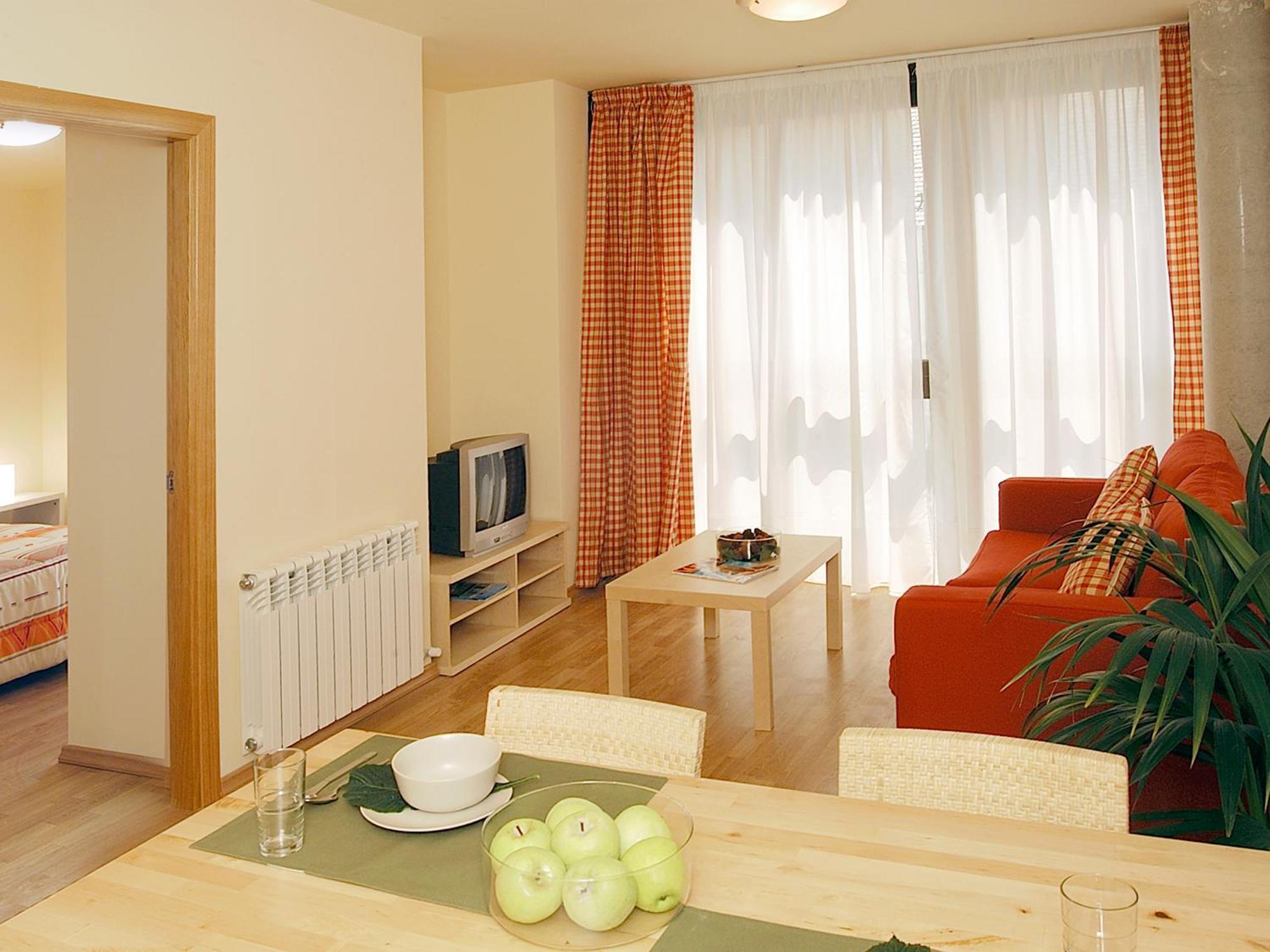 One-Bedroom Apartment,1273051720:JPEG