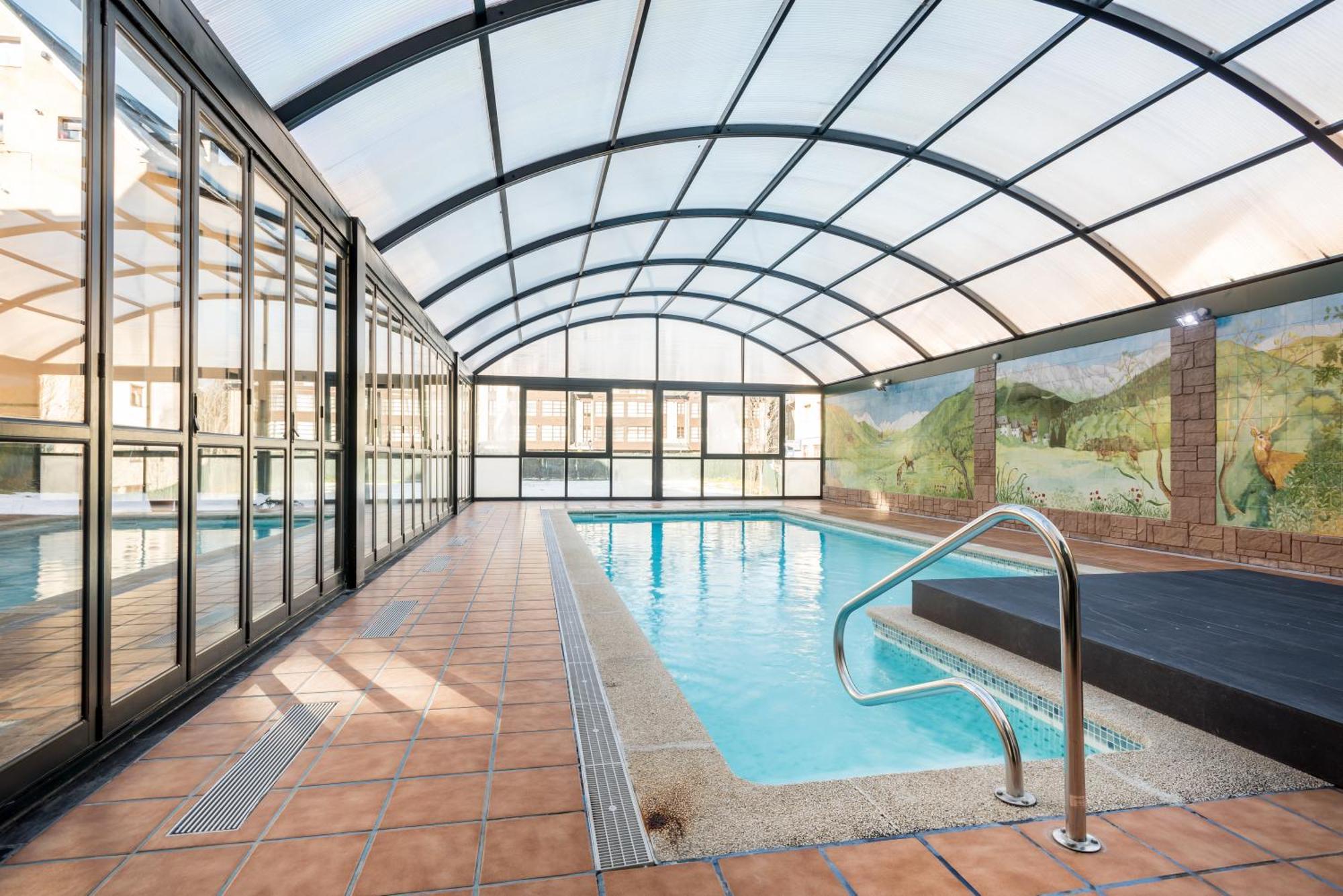 Studio access to swimming pool